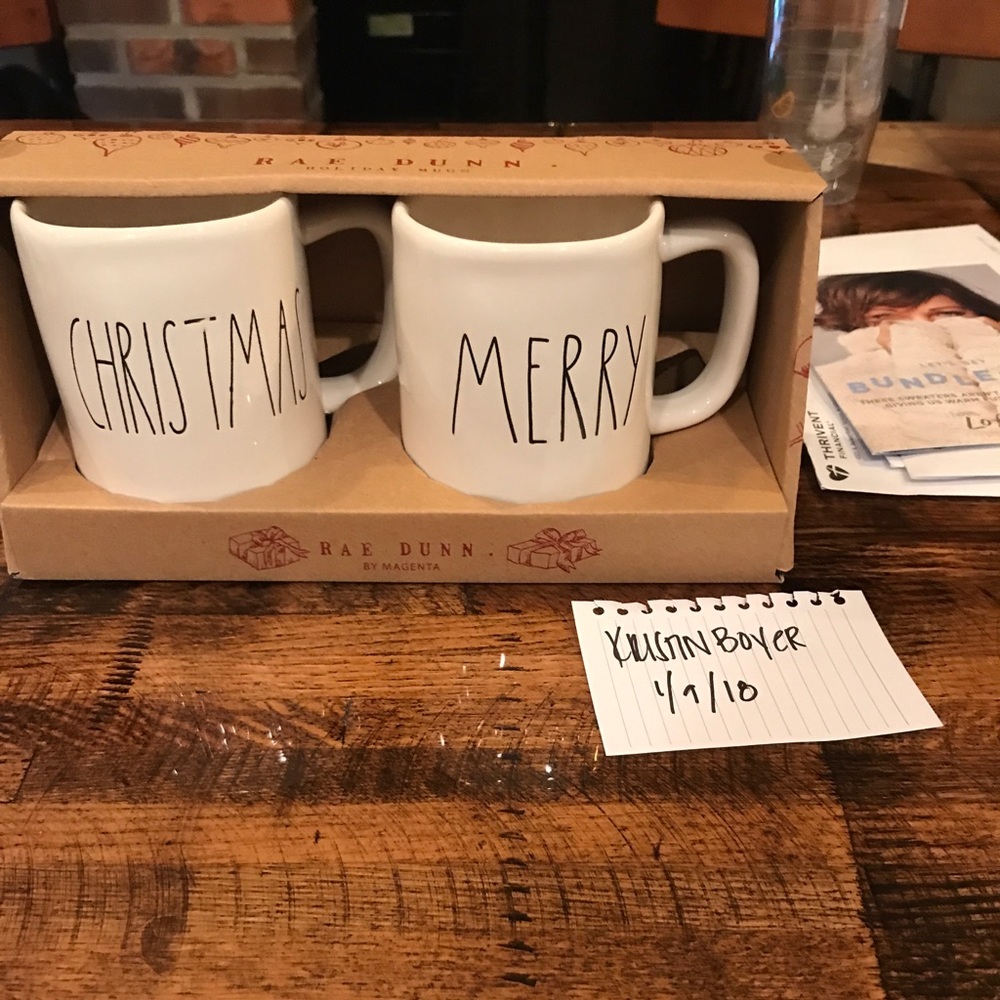 SOLD****Rae Dunn Merry Christmas Mug Set